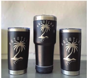 Vasos negros grabados con diseño de Mazatlán